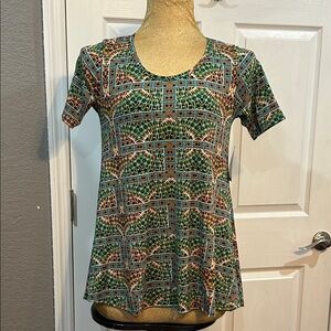 LuLaRoe Short Sleeve Scoop Neck Tee in Teal, green and Coral